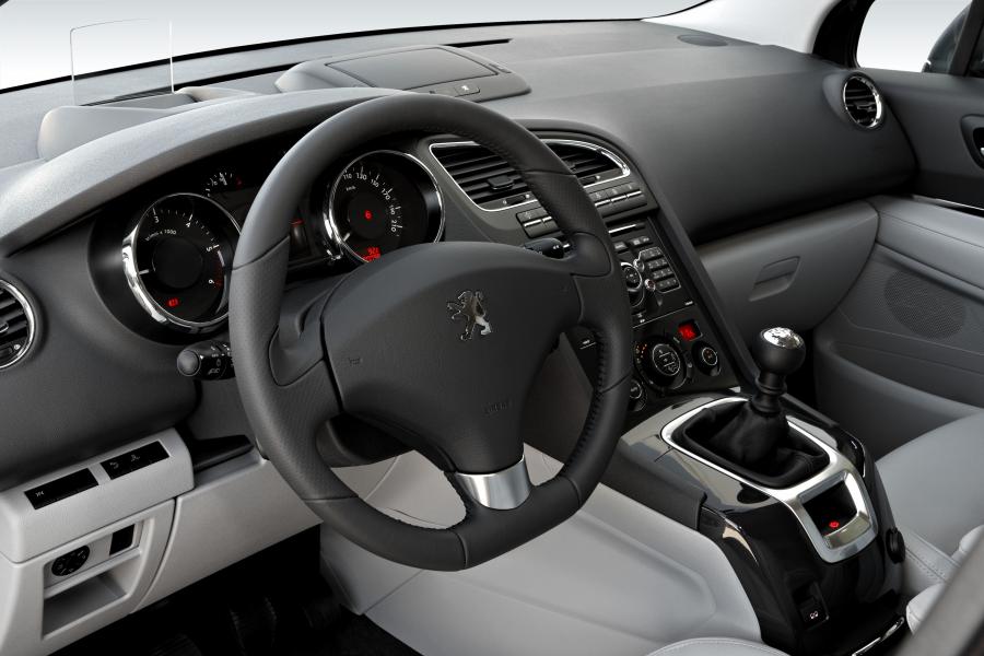  Peugeot 5008 2009 года  (фото 21 из 122)